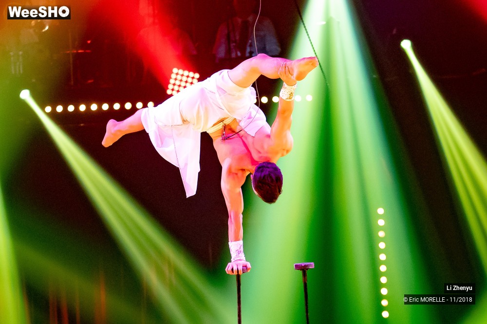 27/50 photos du spectacle Li Zhenyu - Equilibriste
