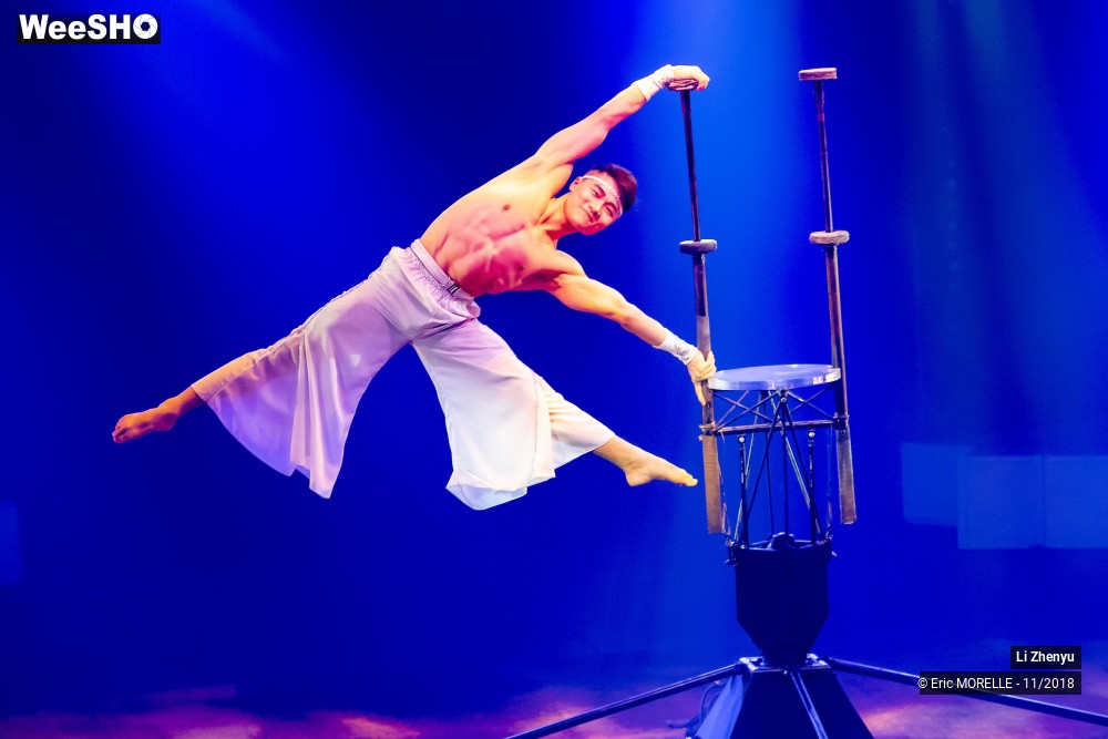 38/50 photos du spectacle Li Zhenyu - Equilibriste