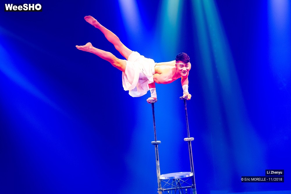 45/50 photos du spectacle Li Zhenyu - Equilibriste