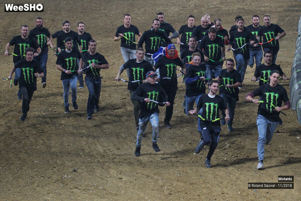 10/38 photos du spectacle l'animation du supercross Paris 2018