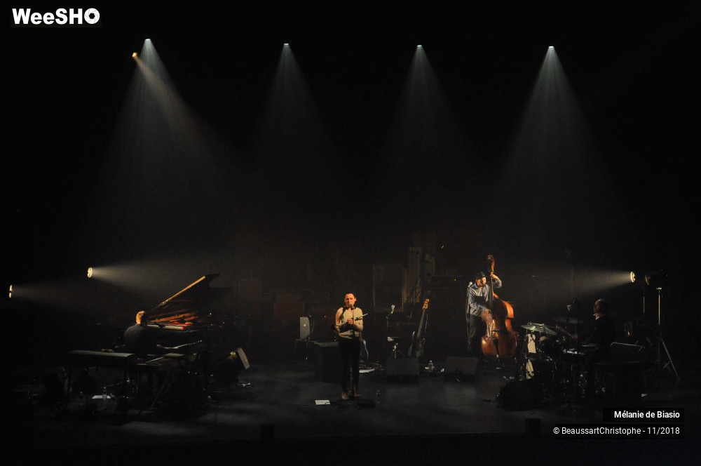 19/20 photos du spectacle Mélanie de Biasio