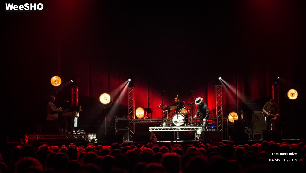 8/12 photos du spectacle The Doors alive