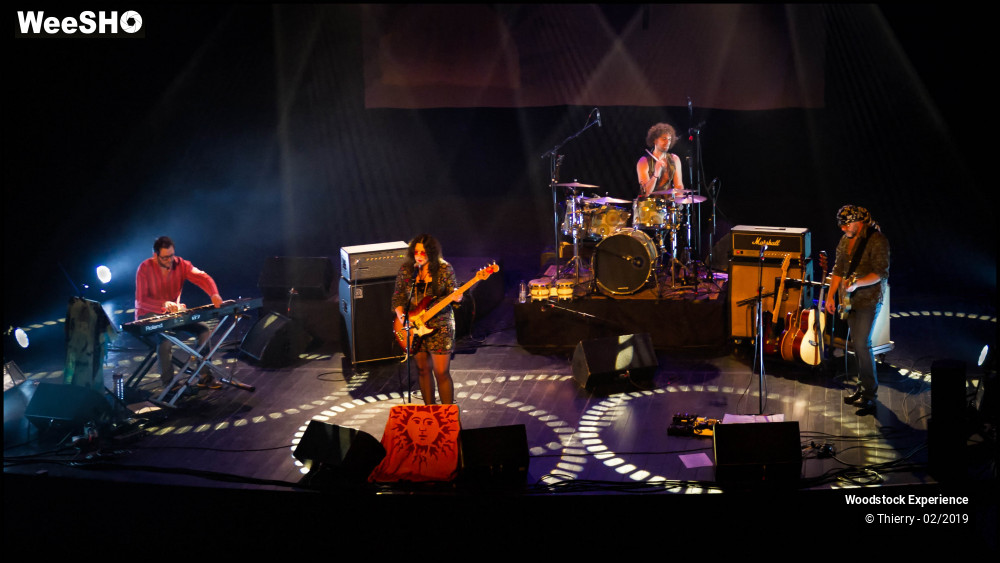 27/70 photos du spectacle Woodstock Experience