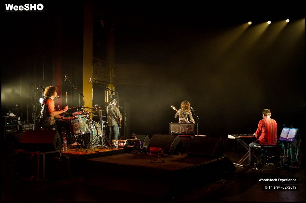 28/70 photos du spectacle Woodstock Experience