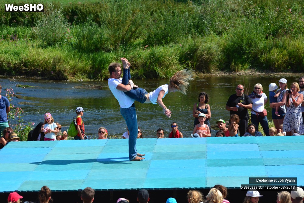50/50 photos du spectacle L'éolienne et Joli Vyann