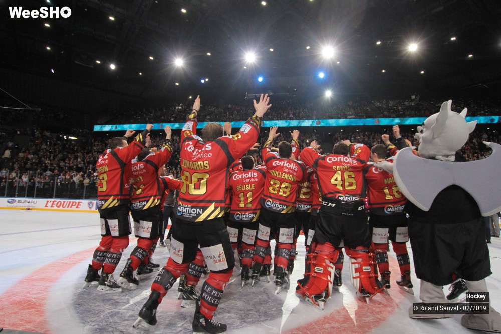 12/50 photos du spectacle scene de joie des vainqueurs