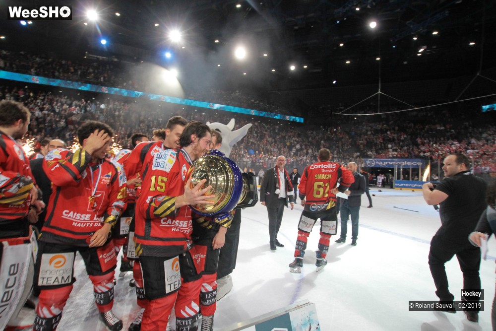 23/50 photos du spectacle scene de joie des vainqueurs