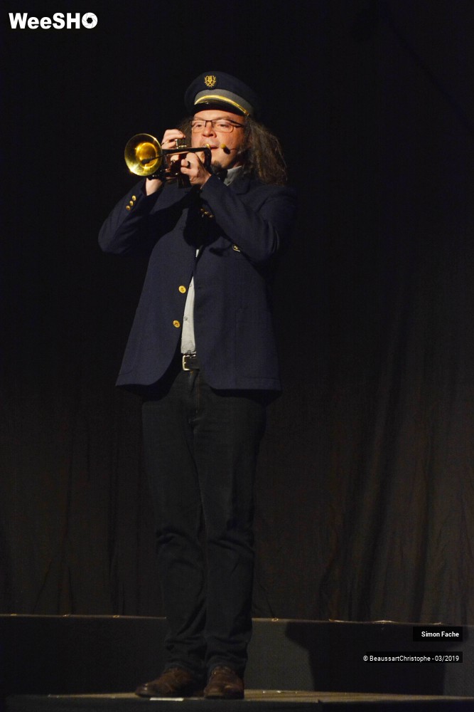 6/47 photos du spectacle Simon Fache