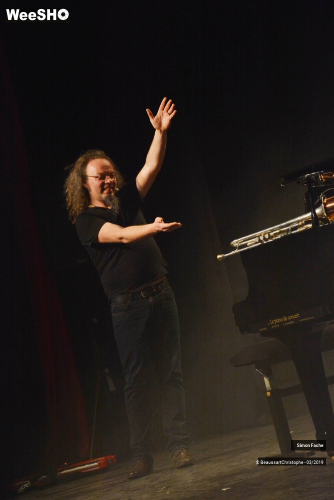 8/47 photos du spectacle Simon Fache