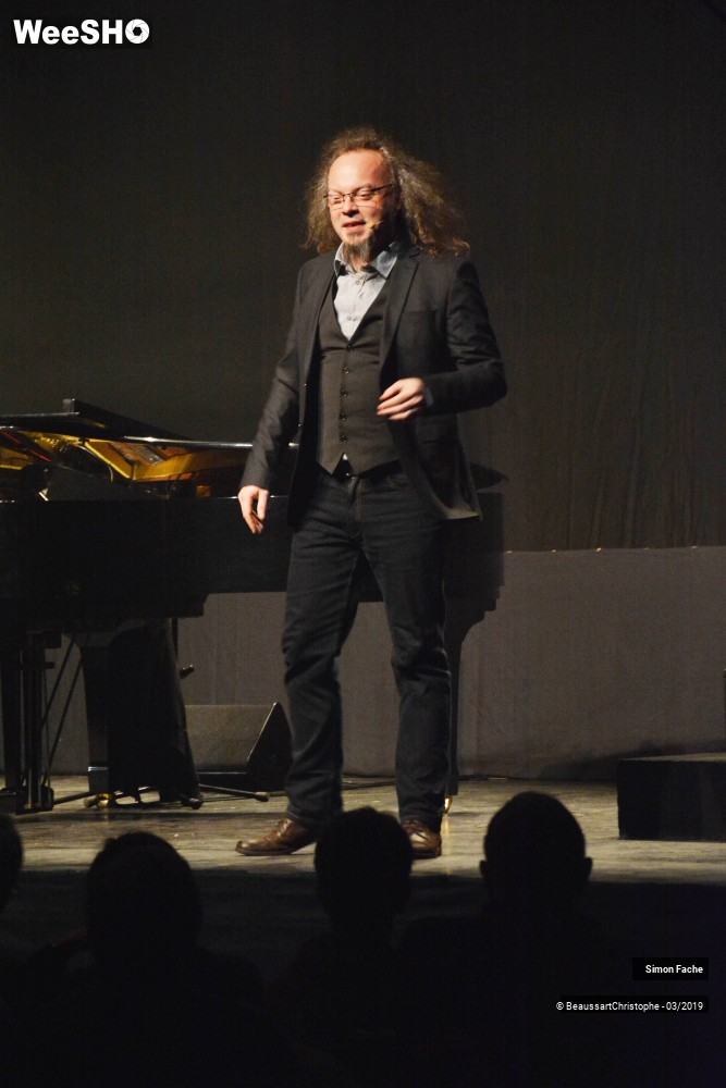 9/47 photos du spectacle Simon Fache