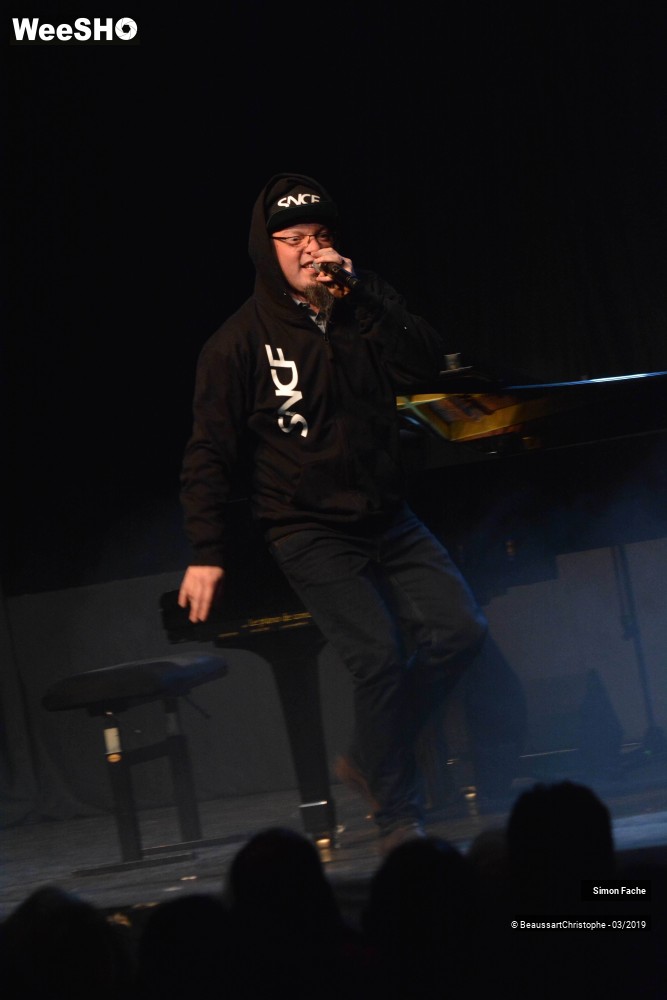 14/47 photos du spectacle Simon Fache