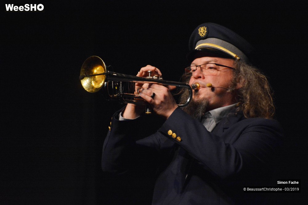 20/47 photos du spectacle Simon Fache