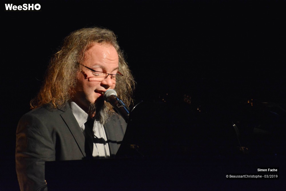 31/47 photos du spectacle Simon Fache