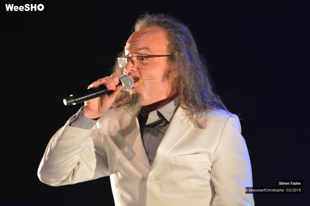 32/47 photos du spectacle Simon Fache