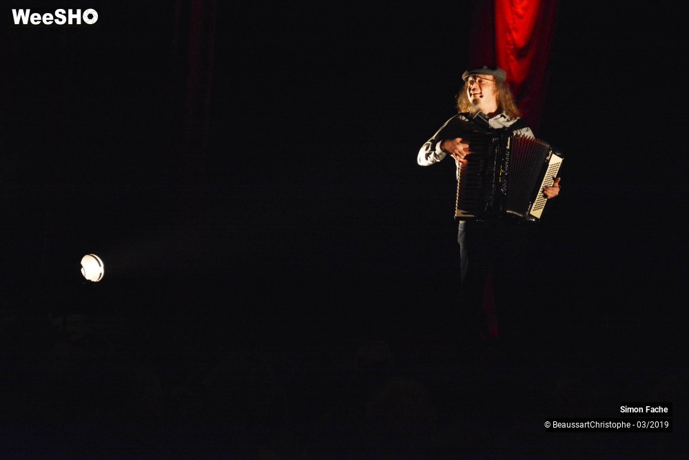 36/47 photos du spectacle Simon Fache