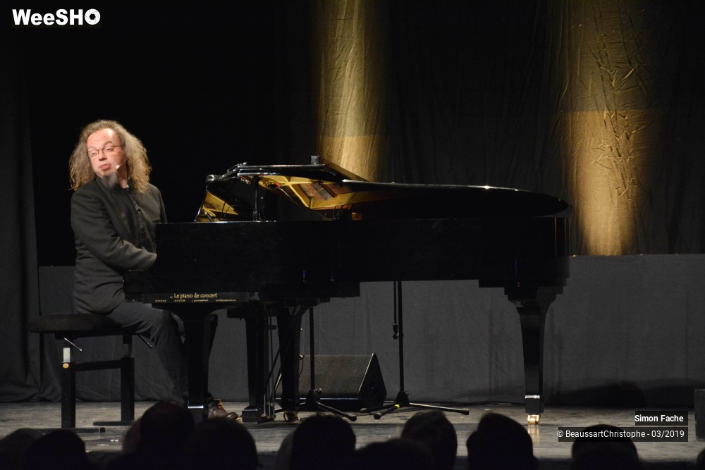 43/47 photos du spectacle Simon Fache