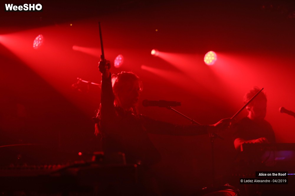 13/17 photos du spectacle Alice on the roof 