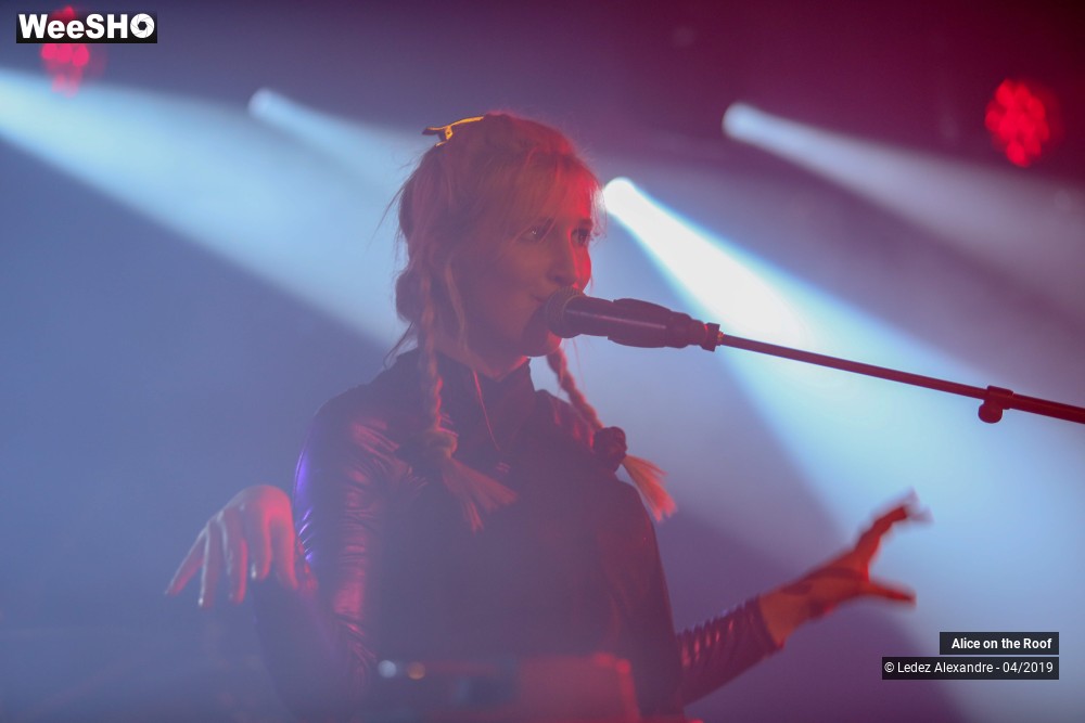 15/17 photos du spectacle Alice on the roof 