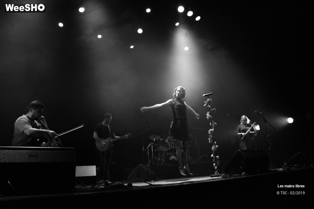 7/10 photos du spectacle Les Mains Libres