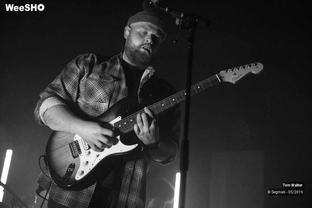 13/17 photos du spectacle Tom Walker