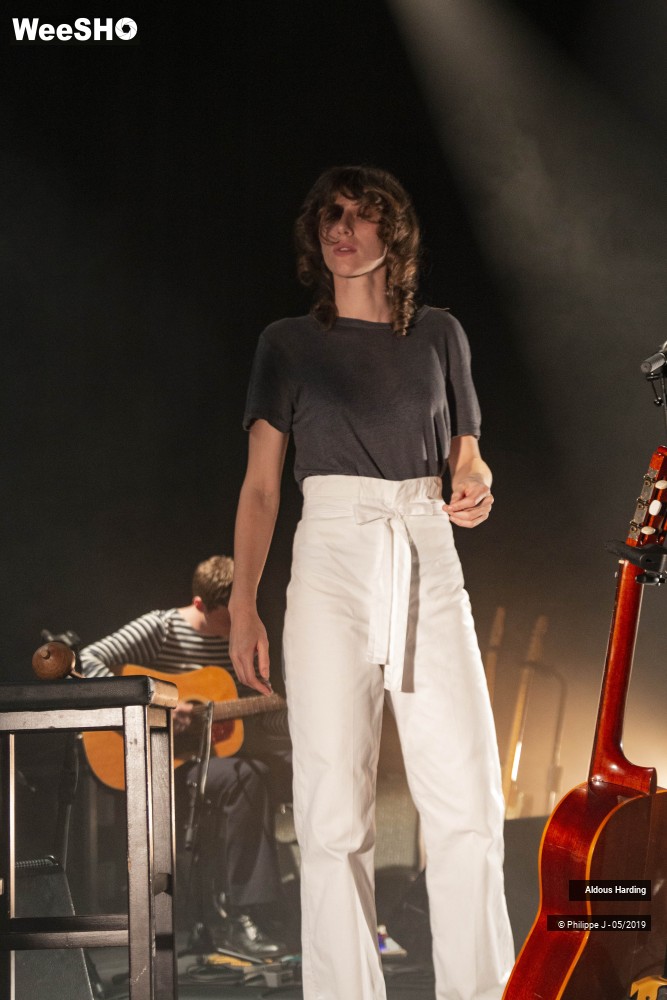 3/6 photos du spectacle Aldous Harding