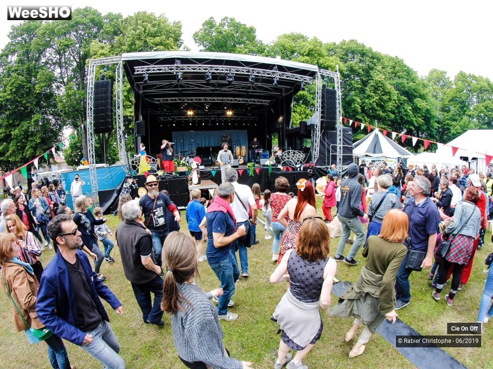 6/31 photos du spectacle Le Bal Municipal  - Echauffement
