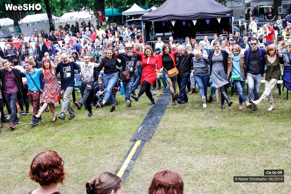 15/31 photos du spectacle Le Bal Municipal  - Echauffement