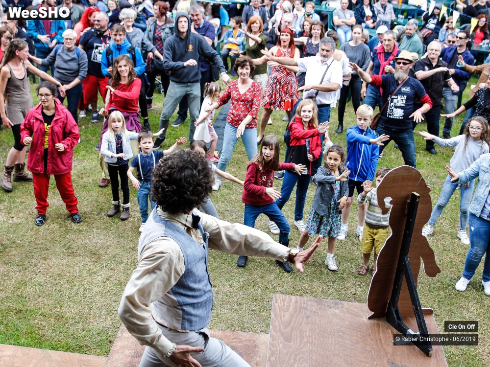 17/31 photos du spectacle Le Bal Municipal  - Echauffement
