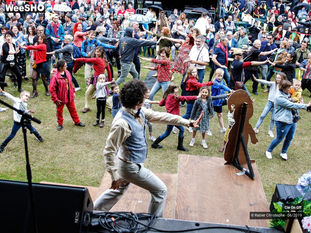 20/31 photos du spectacle Le Bal Municipal  - Echauffement