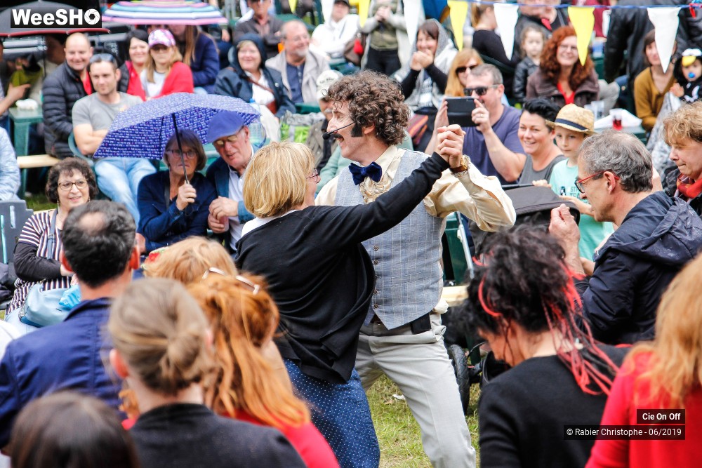 25/31 photos du spectacle Le Bal Municipal  - Echauffement