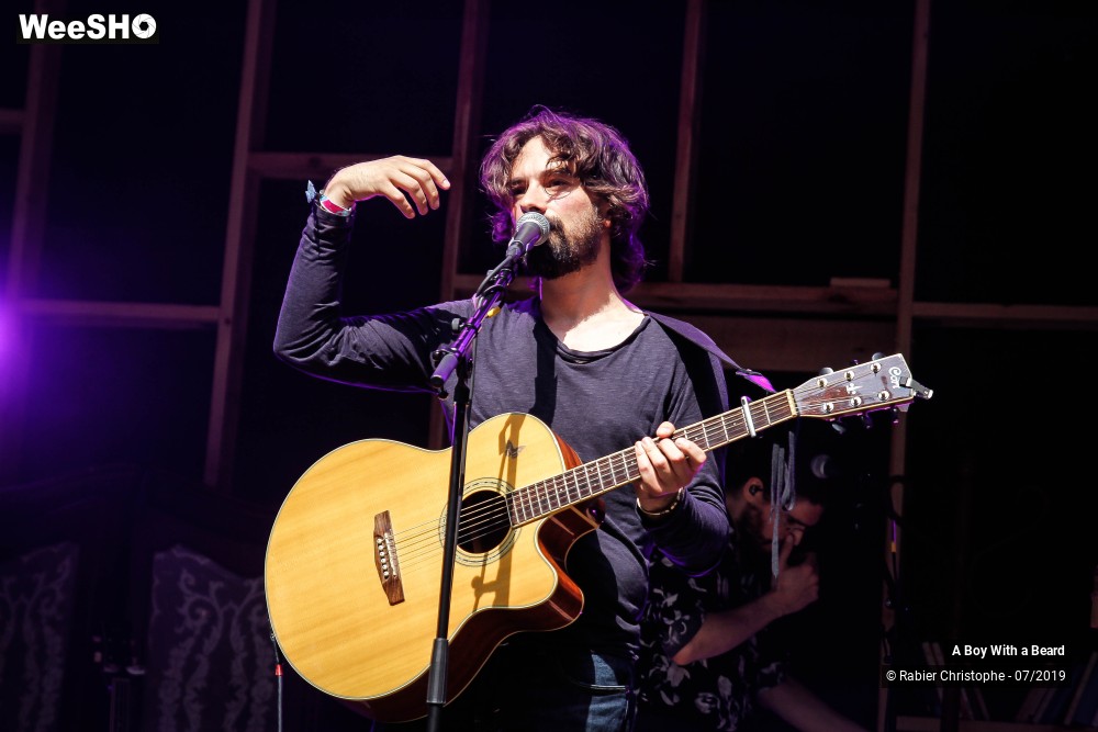 8/36 photos du spectacle A Boy With a Beard