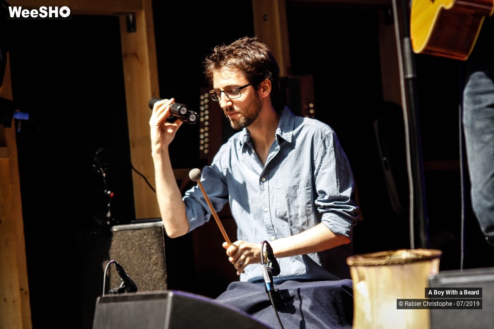 15/36 photos du spectacle A Boy With a Beard