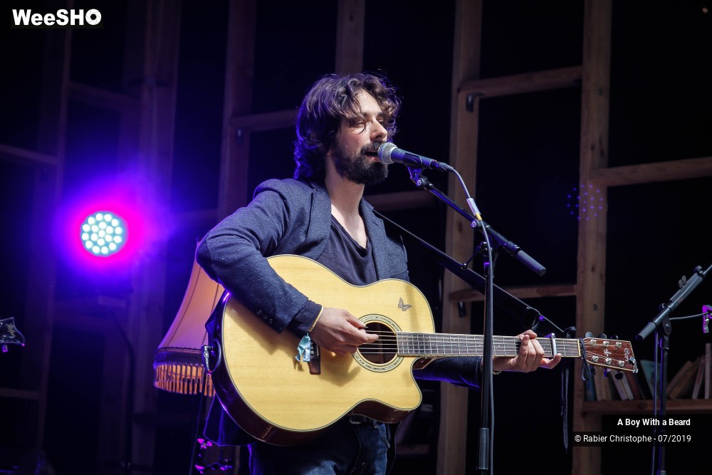 16/36 photos du spectacle A Boy With a Beard