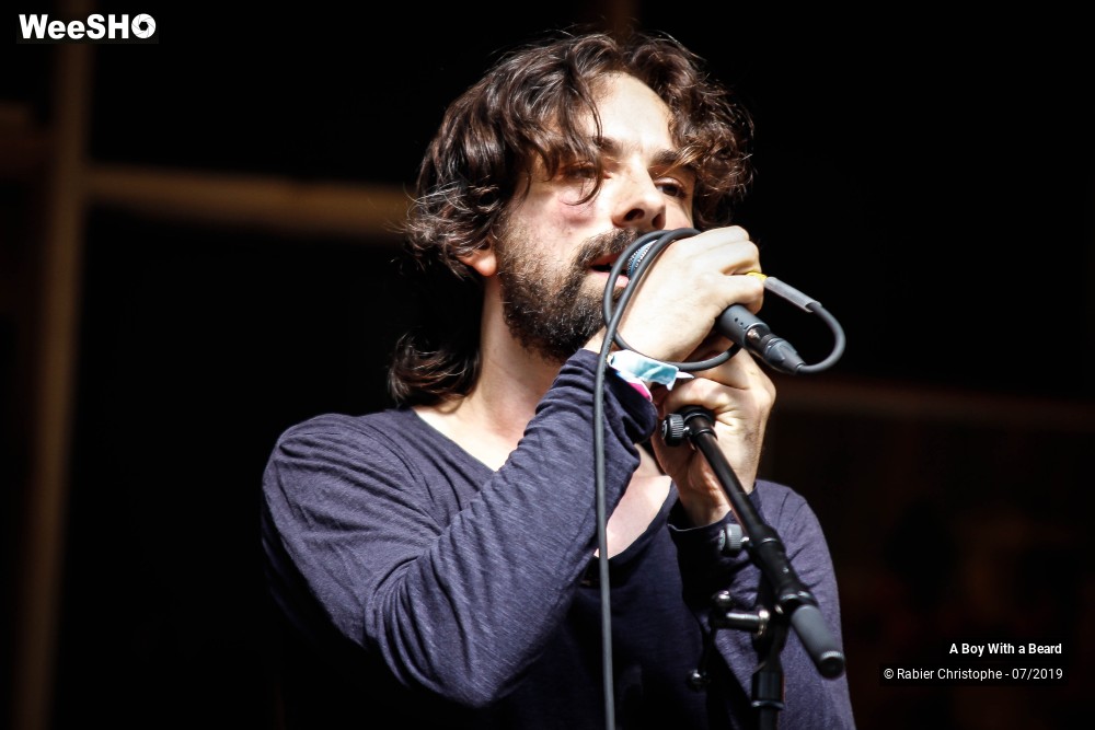19/36 photos du spectacle A Boy With a Beard
