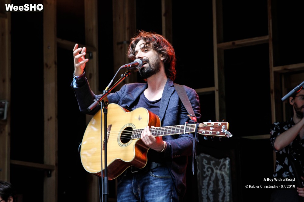 26/36 photos du spectacle A Boy With a Beard