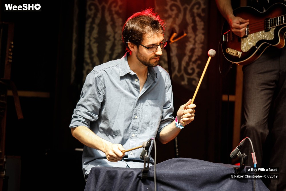 29/36 photos du spectacle A Boy With a Beard