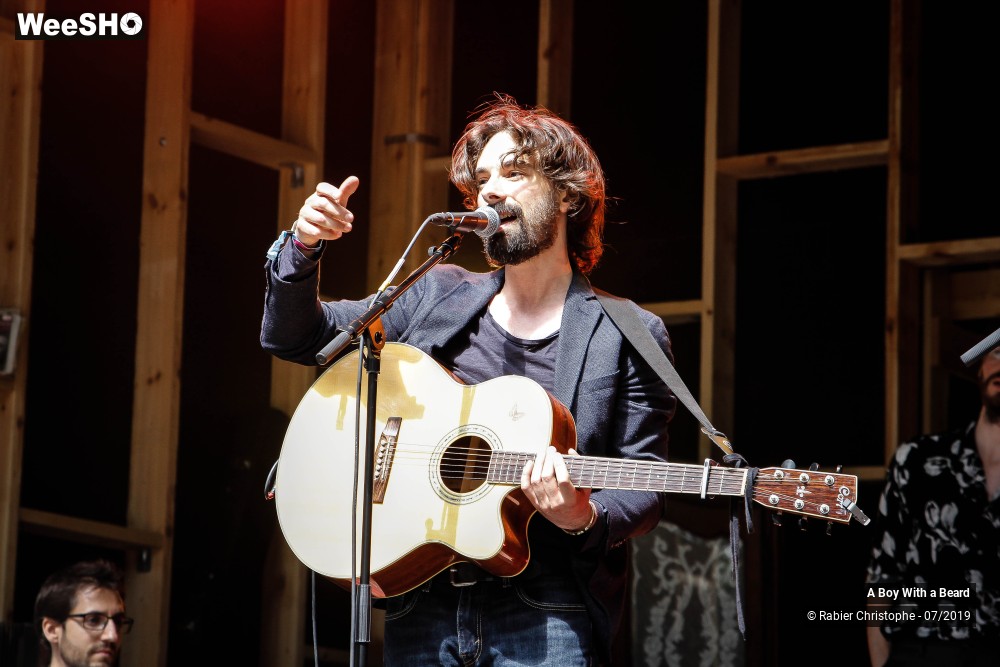 33/36 photos du spectacle A Boy With a Beard