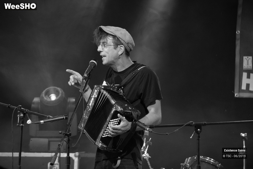 5/8 photos du spectacle Existence Saine