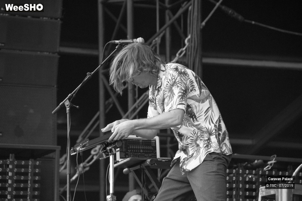 8/29 photos du spectacle Caravan Palace