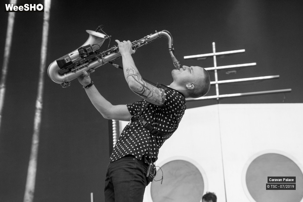 24/29 photos du spectacle Caravan Palace
