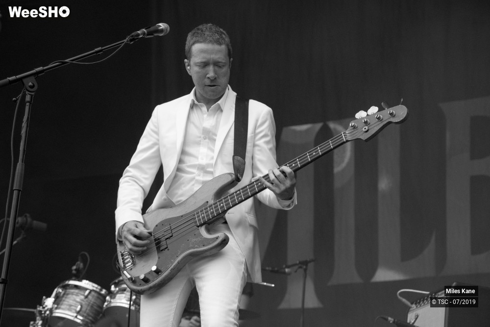14/16 photos du spectacle Miles Kane