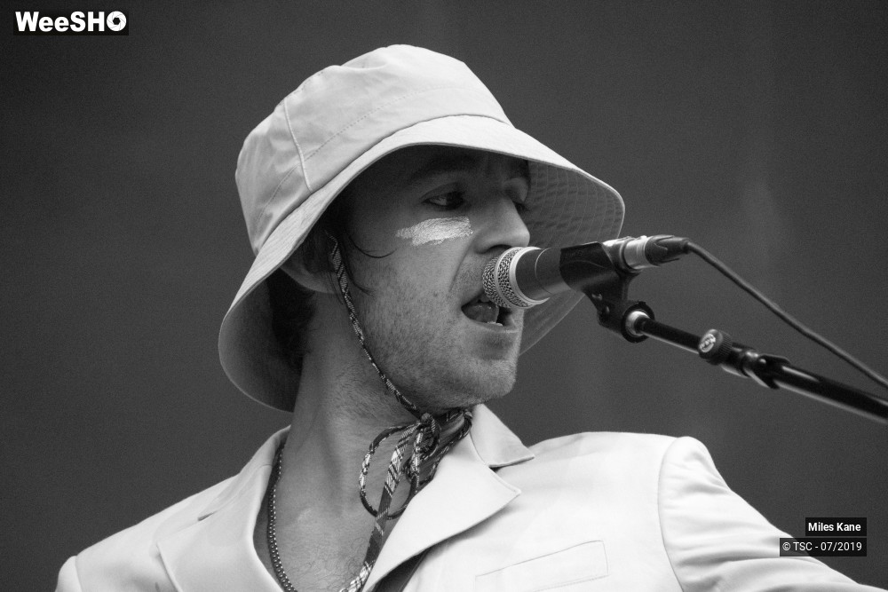 16/16 photos du spectacle Miles Kane