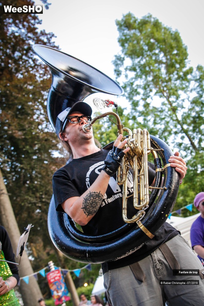 2/19 photos du spectacle Fanfare de Trop
