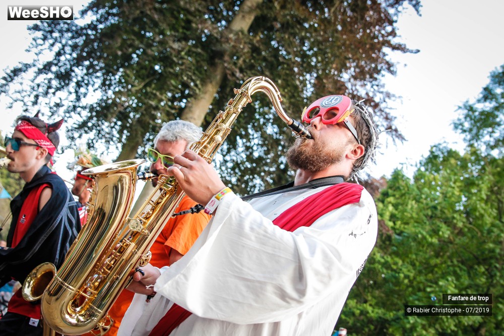 8/19 photos du spectacle Fanfare de Trop