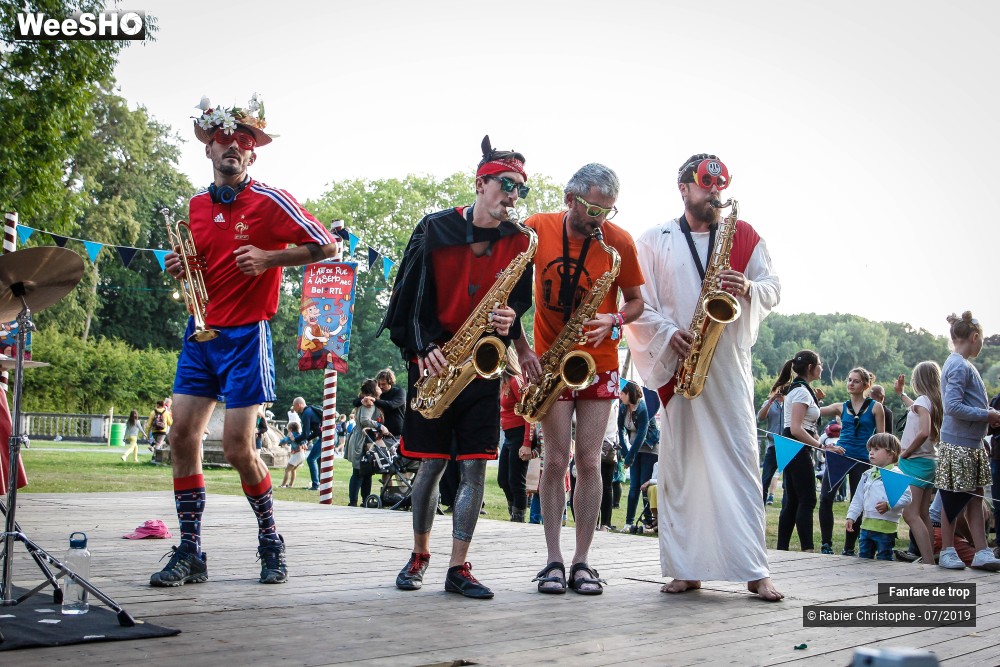 10/19 photos du spectacle Fanfare de Trop