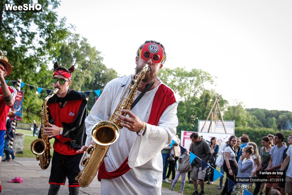12/19 photos du spectacle Fanfare de Trop