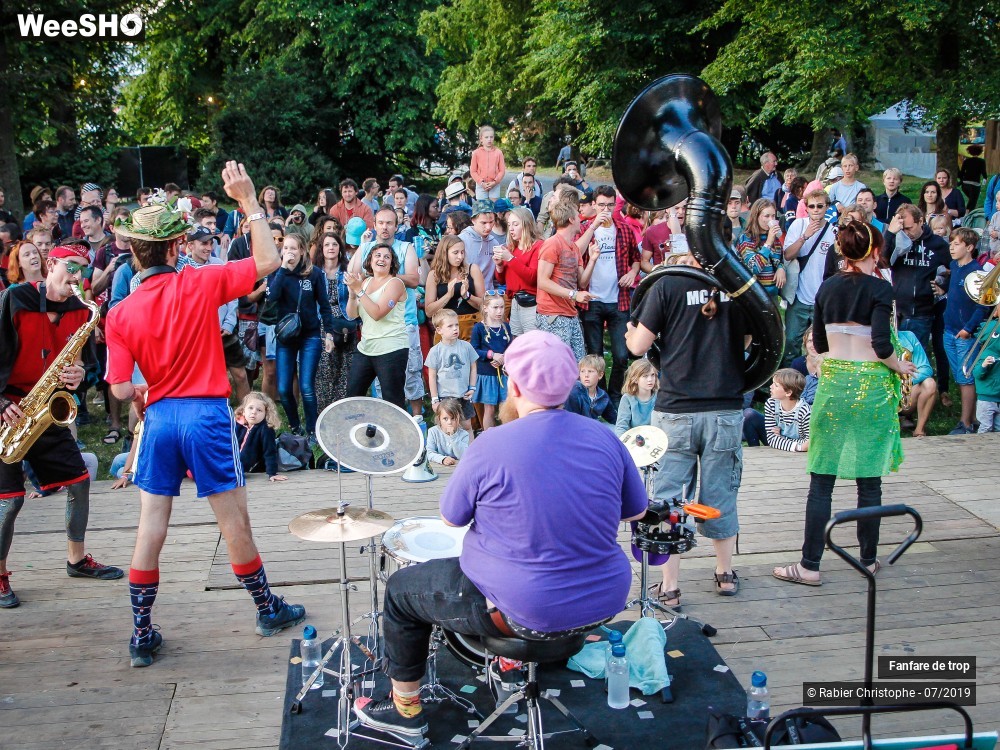 14/19 photos du spectacle Fanfare de Trop