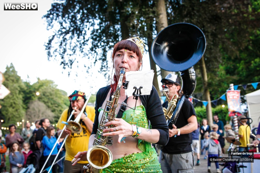 15/19 photos du spectacle Fanfare de Trop
