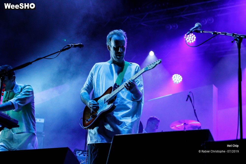 24/28 photos du spectacle Hot Chip
