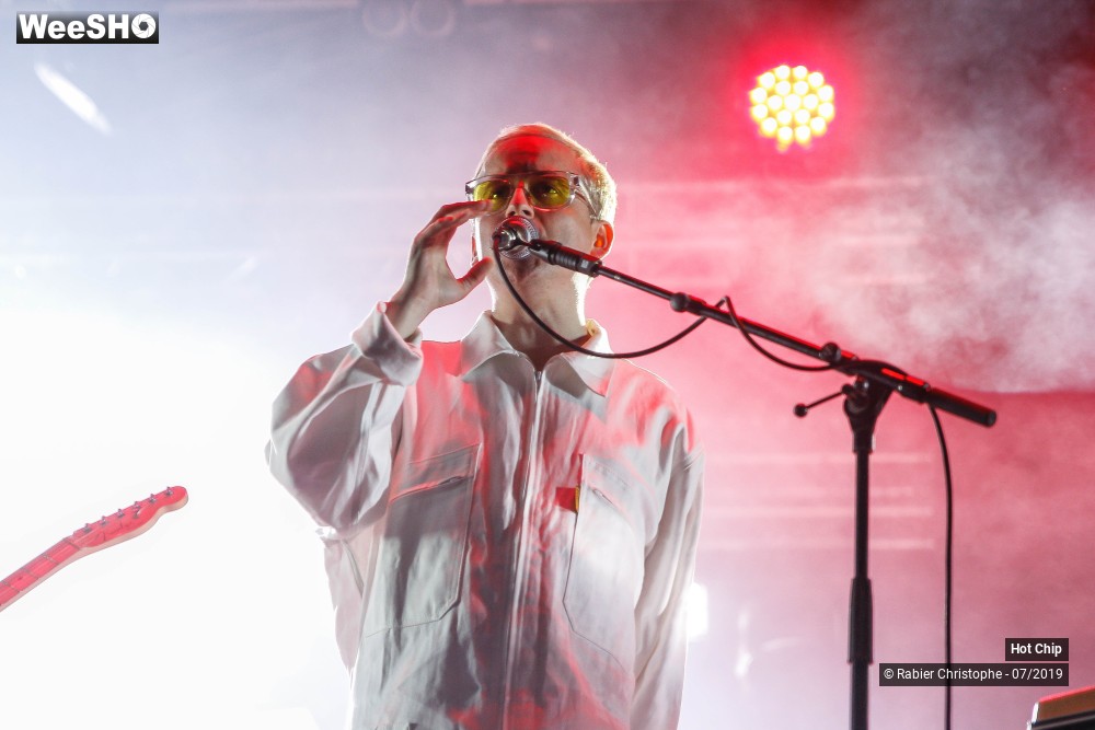27/28 photos du spectacle Hot Chip